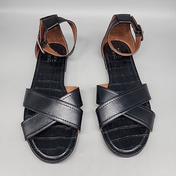 naturalizer womens shoes Size 12 Black Strappy Sandal Flats - Picture 1 of 6